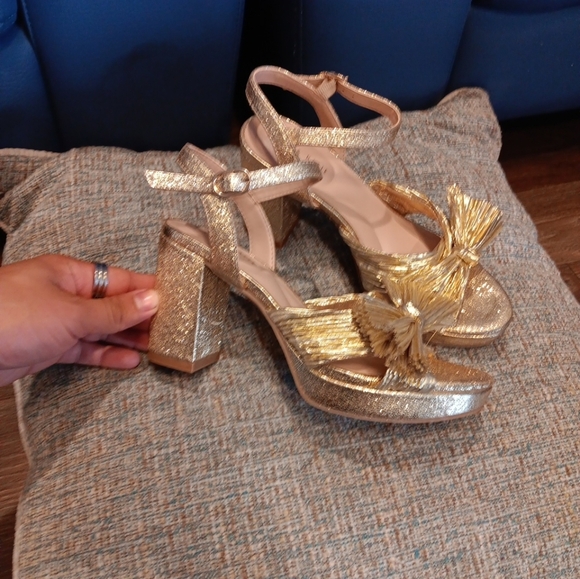 Kelly & Katie Heather Evening Sandal Gold Semi New Size 6M Heels - Picture 2 of 5